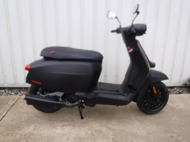 Lambretta V200 Scooter Petrol Black