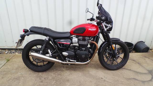 Triumph Street Twin BONNEVILLE STREET TWIN Naked Petrol Red