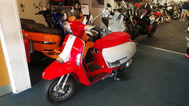 Lambretta Series 3 Scooter Petrol white/red