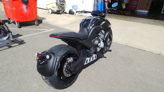 Benda Moto LFC 700 Custom Cruiser Petrol BLACK