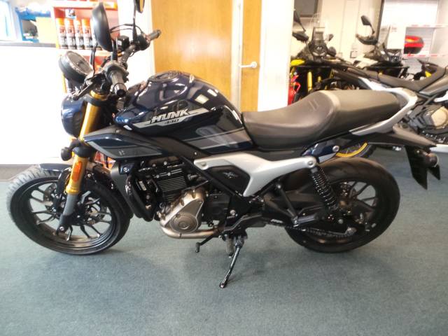 Hero Hunk 400 Naked Petrol blue