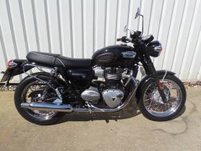 TRIUMPH BONNEVILLE T100 BLACK at C & A Superbikes Kings Lynn