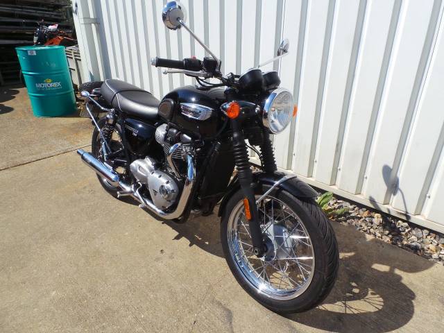 2018 Triumph Bonneville T100 Black BONNEVILLE T100